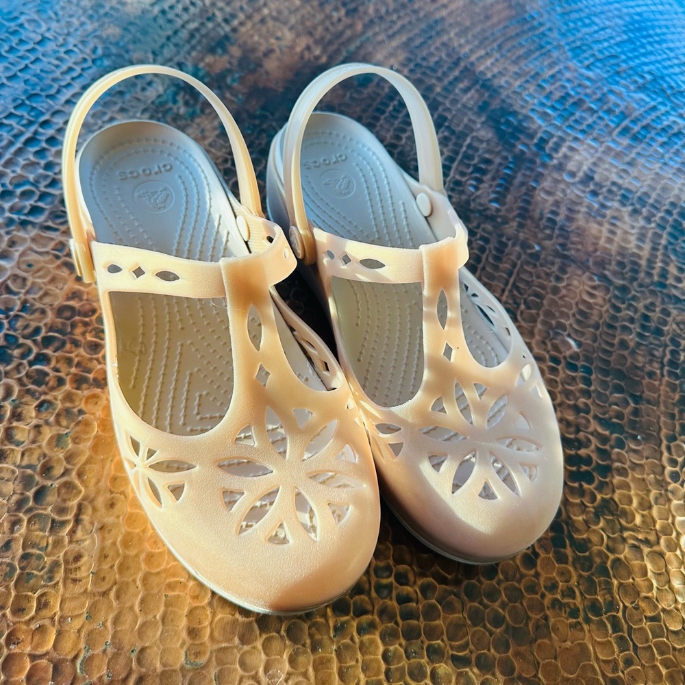 Crocs Carlie cutout t-strap clog